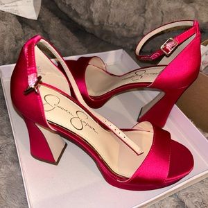 Never Worn, asking for $50